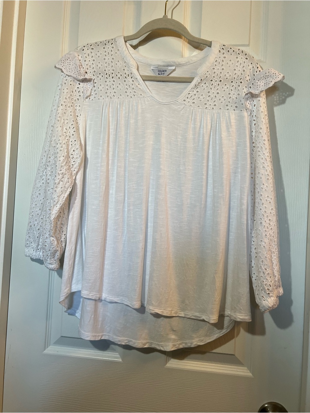 🦋 crown & ivy White Eyelet-Yoke Long Sleeve Tunic size large